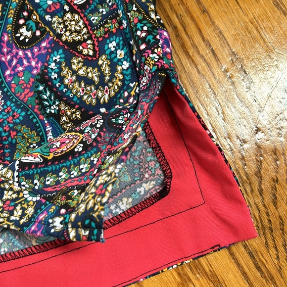 Vera Bradley Scrubs top. V-Neck pullover style. Size XS. Paisley print. - Picture 5 of 15